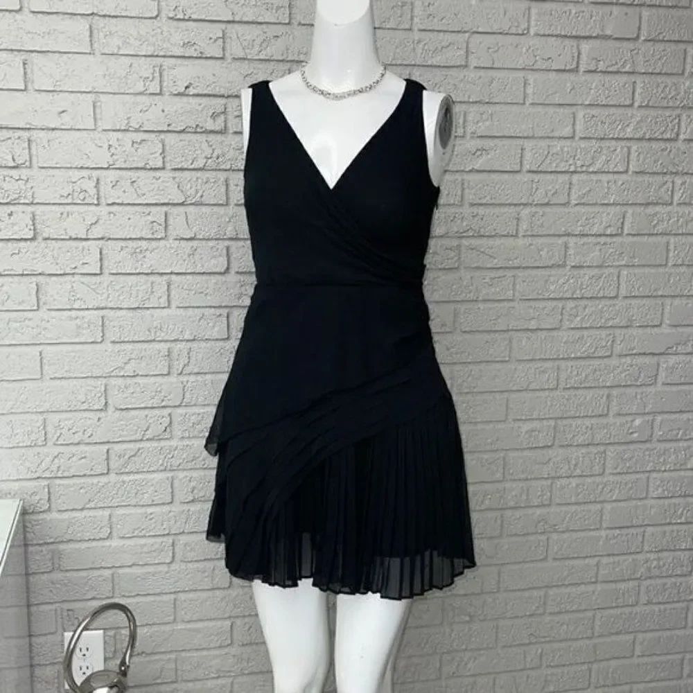 Banana Republic Black Sleeveless Layered Pleated Mini Dress 00
